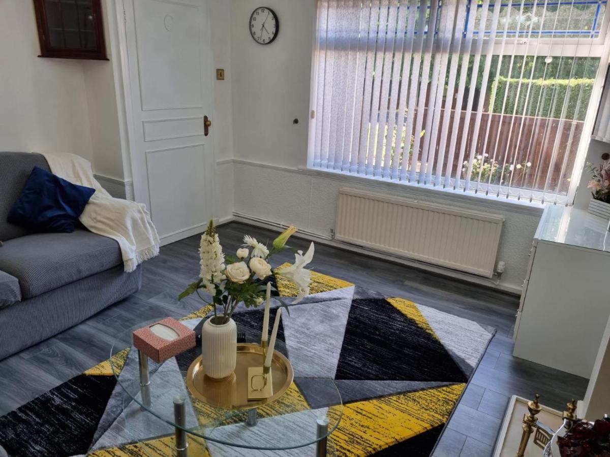 Centrally Located W/ Free Parking & Smart Tv Λιντς Εξωτερικό φωτογραφία